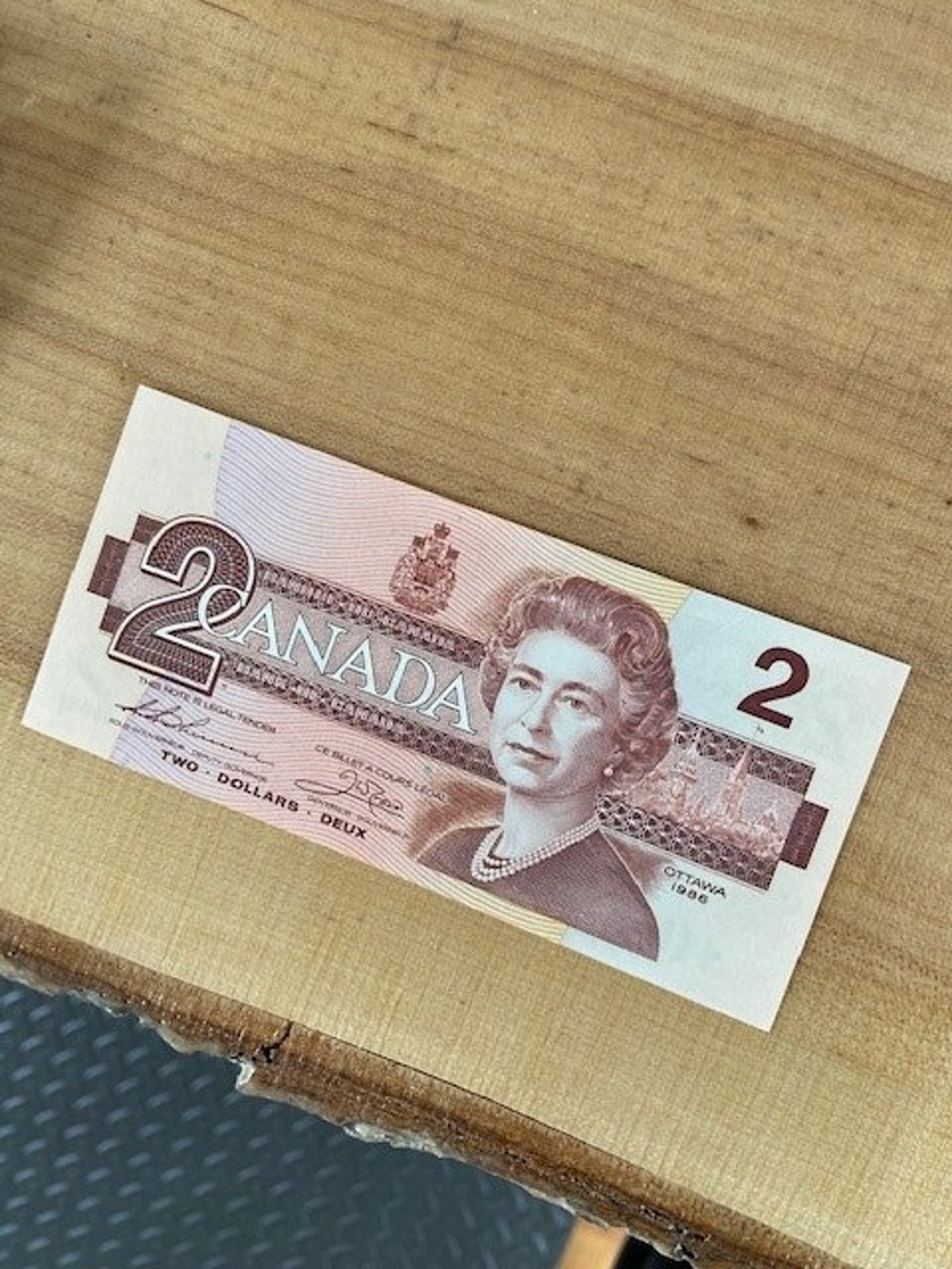 Canadian 2 Bill 1986 Value - mtgvg7o