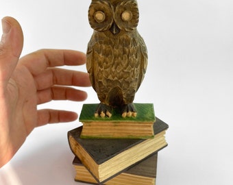 Small Wooden Gift For Wisdom Lover Handmade Fine Carved Symbol Of Wisdom The Owl Statue Decorative Sculptures Wooden Bird Figurines