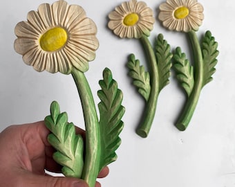 Wooden Daisy Spring, Hanging Wood Flower Carved, Mother's Day Gift, Farmhouse Style, Wildflower Art