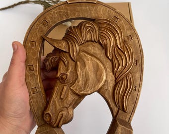 Wooden Carved Horseshoe with Horse Head, Rustic Wall Decor, Handmade Lucky Charm, Equestrian Gift, Western Country Style, Farmhouse Art
