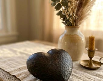 Großes Holz Hand geschnitztes Herz Schwarz Rot Unvollendet, Valentine Craft 3D Holz Ornament, Freundin Geschenk, Regal Tischdekoration