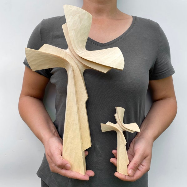 Holzkruzifix, geschnitztes Holzkreuz, Kruzifix-Wandkreuz, dekorative Kreuze, hängende Kreuzwand, Holzwandkreuz