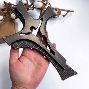 Holzkreuz Wanddekor, einzigartiges Kruzifix geschnitzt, religiöses Zeichen für Haus, hängendes großes Kreuz, einzigartig, handgemachtes christliches Geschenk