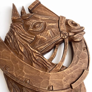Wooden Horse Wall Hanging, Horse Head in Horseshoe, Unique Ranch Art Decor, Perfect Gift for Equestrians, Wood Figurine, Lucky Charms