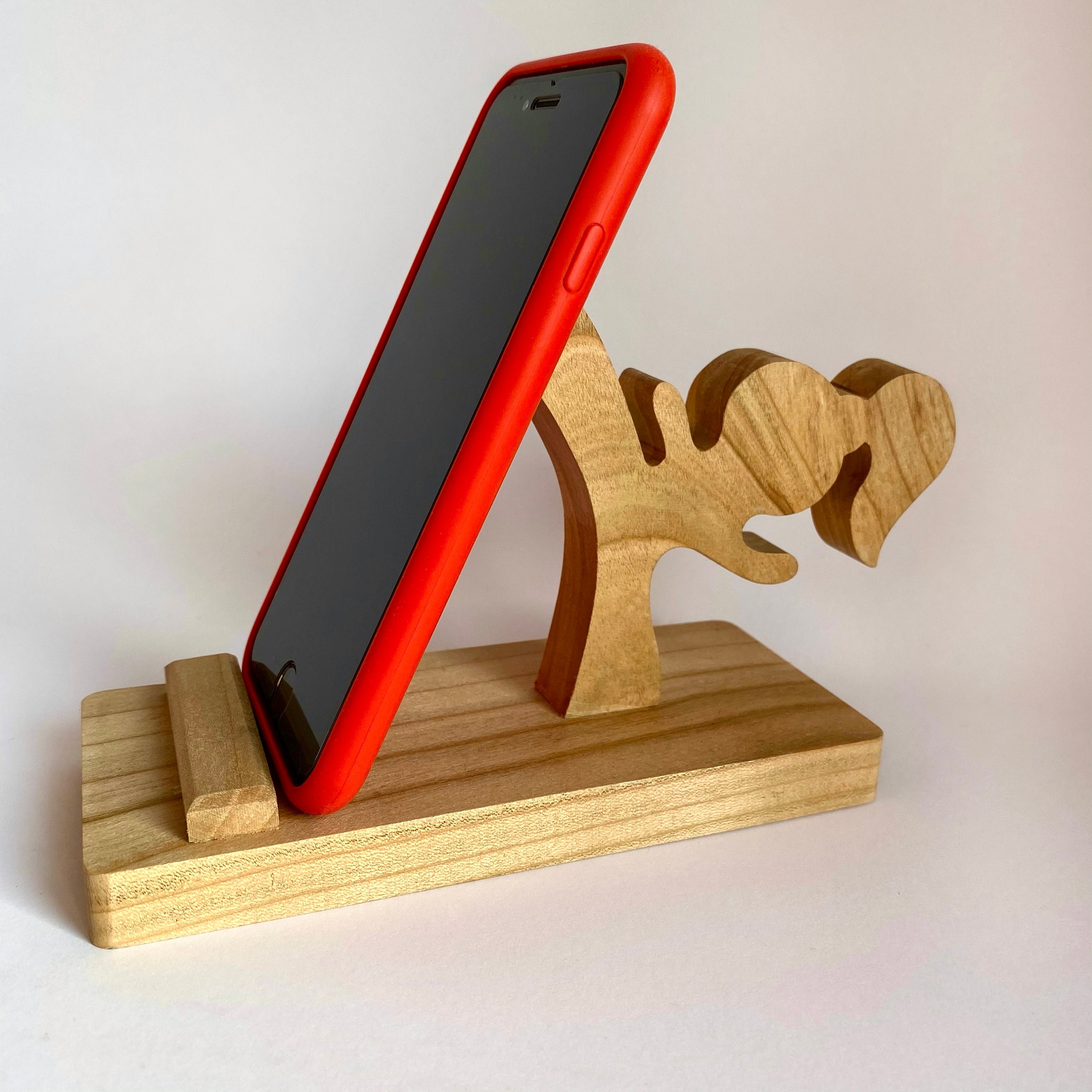 Simple wooden smartphone stands for kidsâ rooms