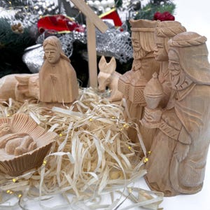 木製彫刻のキリスト降誕セット、聖書の登場人物の置物、聖家族の情景、マントルピース用の宗教的な木製装飾、クリスマスのキリスト降誕ギフト