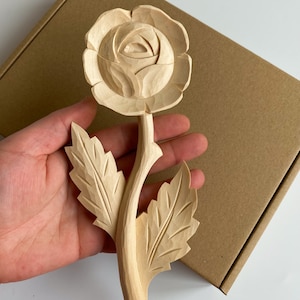 Rosa de madera, decoración de pared con flores, rosa tallada, flor de primavera, flores de pared de madera para mamá, arte de pared con flores de madera, regalos de madera para uno mismo.