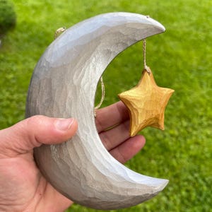 Aus Holz geschnitzter Halbmond und kleiner Stern, zum Aufhängen im Wohnzimmer oder im Freien, kleine silberne Goldhimlande, Mond Suncatcher