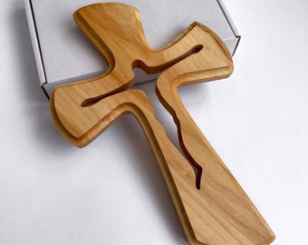 彫刻された木製の十字架、十字架の壁掛け、木製のカトリックの十字架（大型）、吊り下げ式の十字架、装飾用の十字架、宗教的な贈り物の十字架、十字架の切り抜き