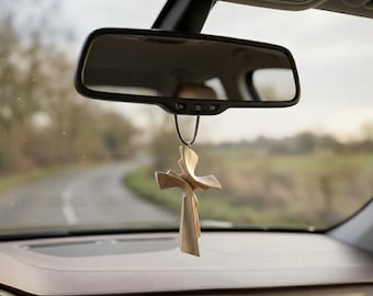 Colgante de cruz de madera tallada a mano para espejo retrovisor de coche, decoración minimalista de fe, pieza de oración para viajes