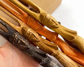 Rascador de espalda de madera tallado a mano, con forma de mujer y mango largo.