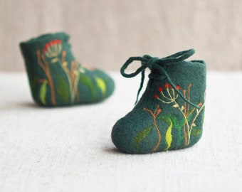 Dark green shoes, Boho infant shoes with botanical ornaments, Felt boots for all seasons