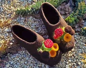 Mushroom slippers women . Brown felted slippers with felted mushrooms. Gifts for women TO ORDER!!!