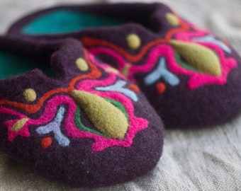 Wool slippers women. Purple felt slippers with boho decor. Colorful home shoes in bohemian style.TO ORDER!