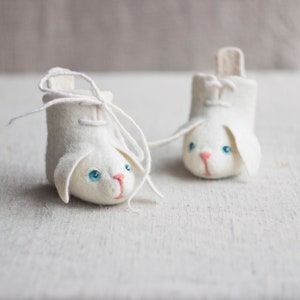 White bunny felt boots for baby, Rabbits baby shoes with lace, Boiled wool baby booties image 3