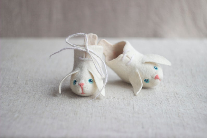 White bunny felt boots for baby, Rabbits baby shoes with lace, Boiled wool baby booties image 2