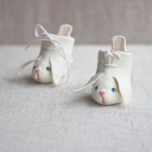 White bunny felt boots for baby, Rabbits baby shoes with lace, Boiled wool baby booties image 7