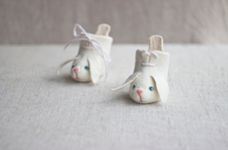 White bunny felt boots for baby, Rabbits baby shoes with lace, Boiled wool baby booties image 7