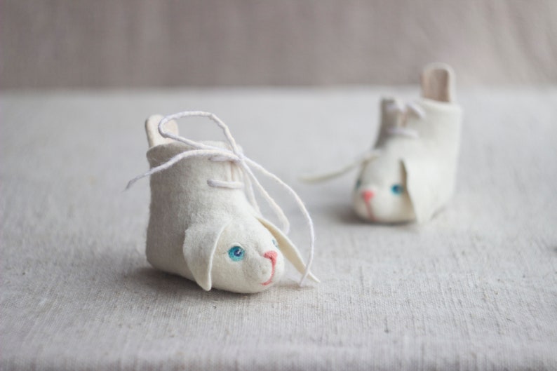 White bunny felt boots for baby, Rabbits baby shoes with lace, Boiled wool baby booties image 5