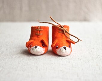 Red fox felt boots for baby. Orange baby shoes with laces. Boiled wool baby booties.