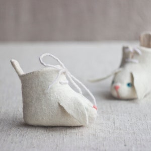 White bunny felt boots for baby, Rabbits baby shoes with lace, Boiled wool baby booties image 4