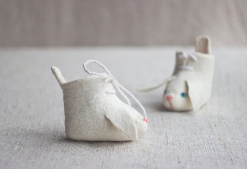 White bunny felt boots for baby, Rabbits baby shoes with lace, Boiled wool baby booties image 4