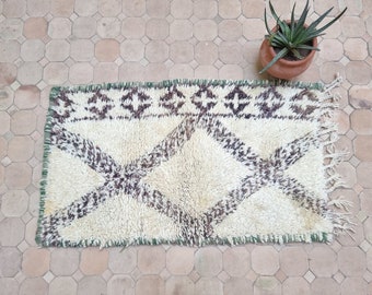 Moroccan SMALL Rug . Small Vintage Beni Ourain Rug - 39.3 x 21.6 inches (100 x 55 cm) - Pure White  - free shipping