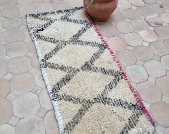Moroccan SMALL Rug . Small Vintage Beni Ourain Rug - 29.5 x 13.5 inches (75 x 35 cm) - Pure White  - free shipping