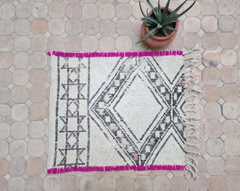 Moroccan SMALL Rug . Small Vintage Beni Ourain Rug - 29.5 x 25.5 inches (75 x 65 cm) - Pure White  - free shipping