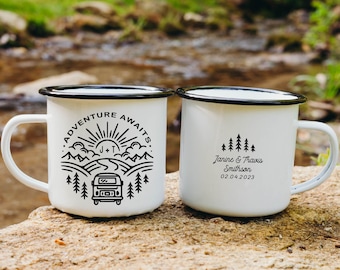 Mug de camping de mariage personnalisé, montagnes de l'aventure Mr Mrs couples, tasses de feu de camp, cadeau de mariage de fiançailles pour fiancé et fiancés