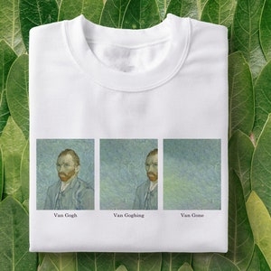 Pode incluir: Camiseta branca com três imagens de Vincent van Gogh, cada uma com uma legenda diferente: "Van Gogh", "Van Goghing" e "Van Gone".