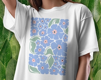 Kwiaty w niebieskim T-shircie, kwiatowa koszula, artystyczny T-shirt, botaniczny T-shirt, estetyczny T-shirt, letnia odzież, kwiatowy T-shirt boho