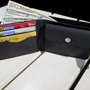 Carteira preta BiFold / Carteira de couro / Bi-Fold de couro / Carteira masculina / Bi-Fold clássica / Carteira para o dia a dia / Ótimo presente feito de couro
