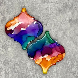 Handbemalte Keramikmagnete in Arabesque-Form, im Regenbogen Farbdesign, 7x6cm im 2er Set, Einzigartige Büro und Kühlschrankmagnete