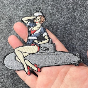 Parche bordado de chica pin-up submarina • Tradicional americano, azul marino
