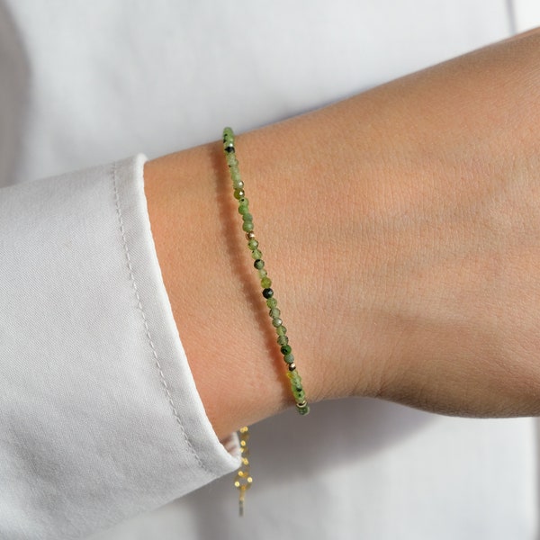 Smaragd Edelsteinarmband mit 18k vergoldeten Details, Heilstein Armband, Smaragd Armband, personalisiertes Armband