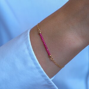 Rubin ädelstensarmband med förgylld kedja, armband med helande stenar, rubinarmband
