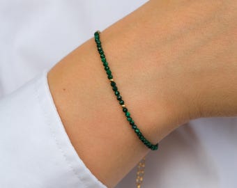 Malachit Edelsteinarmband mit 14k vergoldeten Perlen, Heilstein Armband, Malachit Armband, personalisiertes Armband