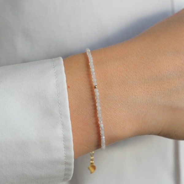 Bracelet en pierre précieuse en pierre de lune avec détails plaqués or 18 carats, bracelet en pierre de guérison, bracelet en pierre de lune, bracelet personnalisé
