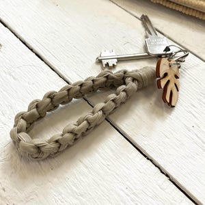 Macrame Keychain Wristlet – Beige Recycled Denim Key Fob, Minimalist Key Holder for Women or Men, Sustainable Gift, Eco-Friendly Keyring