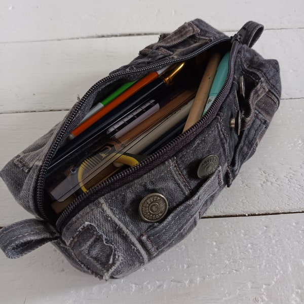 DENIM PENCIL POUCH, Denim Zipper Clutch, Upcycled Pencil Case, Sustainable Denim Bag, Gray Cute Bag, Black Pen Container, Slow Fashion Gift