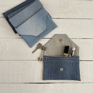 BOLSA DE VAQUERO RECICLADO, Bolsa de mezclilla sostenible, Mini bolso para artículos de tocador, Cartera de mezclilla con broche, Pequeña bolsa hecha a mano, Bolso de mano de jeans reciclados