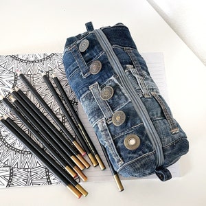 UPCYCLED PENCIL CASE, Handmade School Pencil Case, Blue Denim Clutch, Eco Friendly Pencil Bag, Cute Small Pouch, Pen Container, Gift Idea