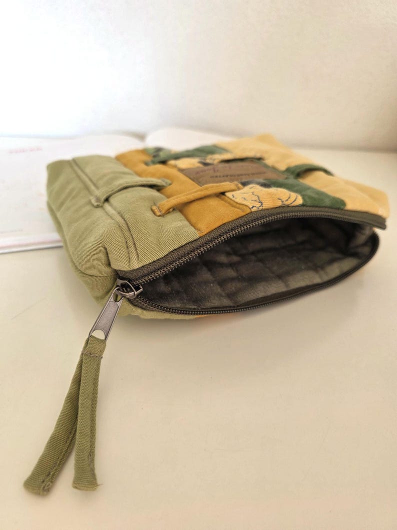 Inside view of light-green water-repellent lining, open zipper visible. Practical interior keeps cosmetics protected, easy to clean and comfortable for daily use.