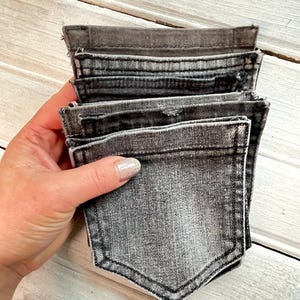 12 grey denim pockets set.
Pre-washed pockets in various shades of grey.