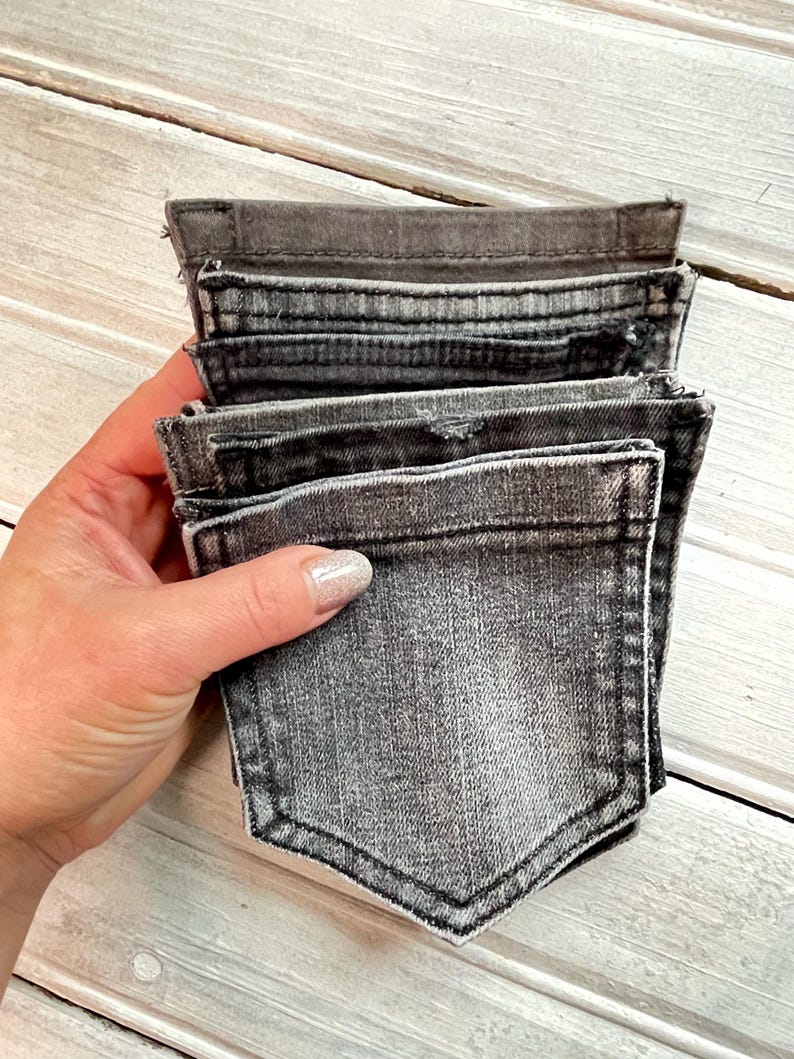 12 grey denim pockets set.
Pre-washed pockets in various shades of grey.