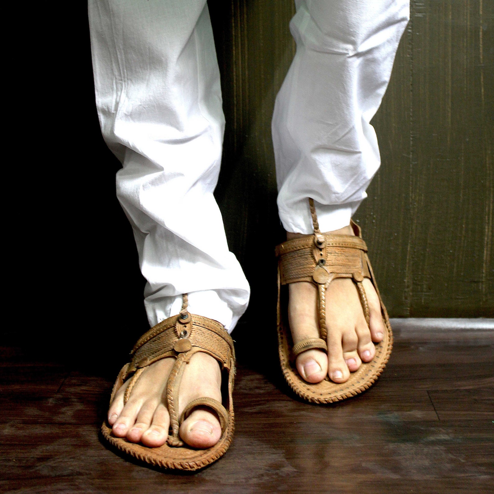 mens leather chappals