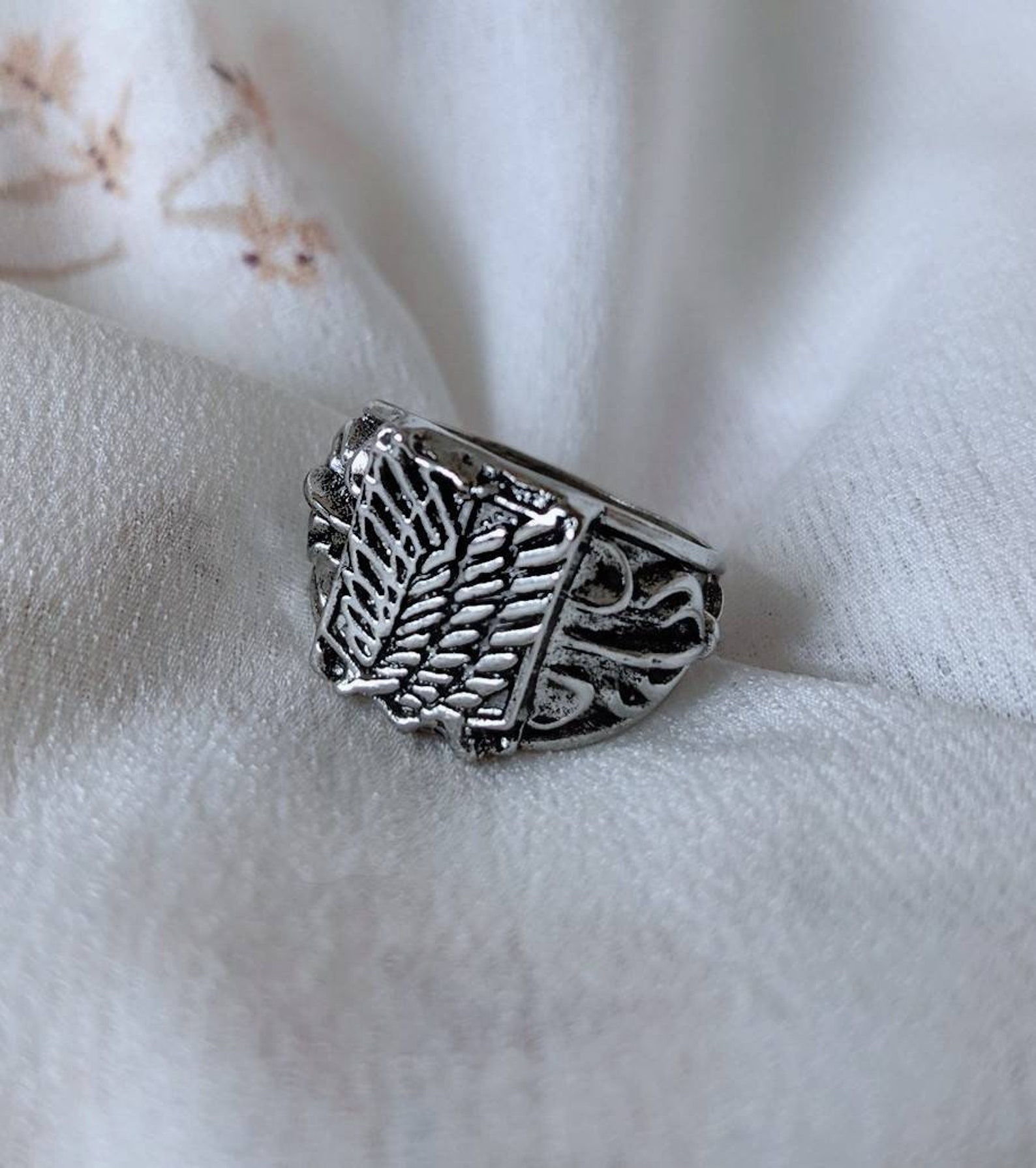 vintage engraved ring aot