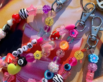 Porte-clés en perles | Porte-clés en perles des années 90 | Esthétique de l'an 2000 | Lanière porte-clés perlée personnalisée | Porte-clés personnalisé | Porte-clés tendance Tik Tok au poignet