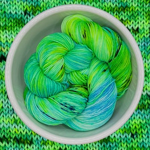 Raupe - buntes handgefärbtes Garn
